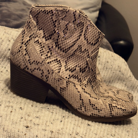 Snakeskin Fashion Cowboy Boots Ankle Booties - Picture 2 of 6